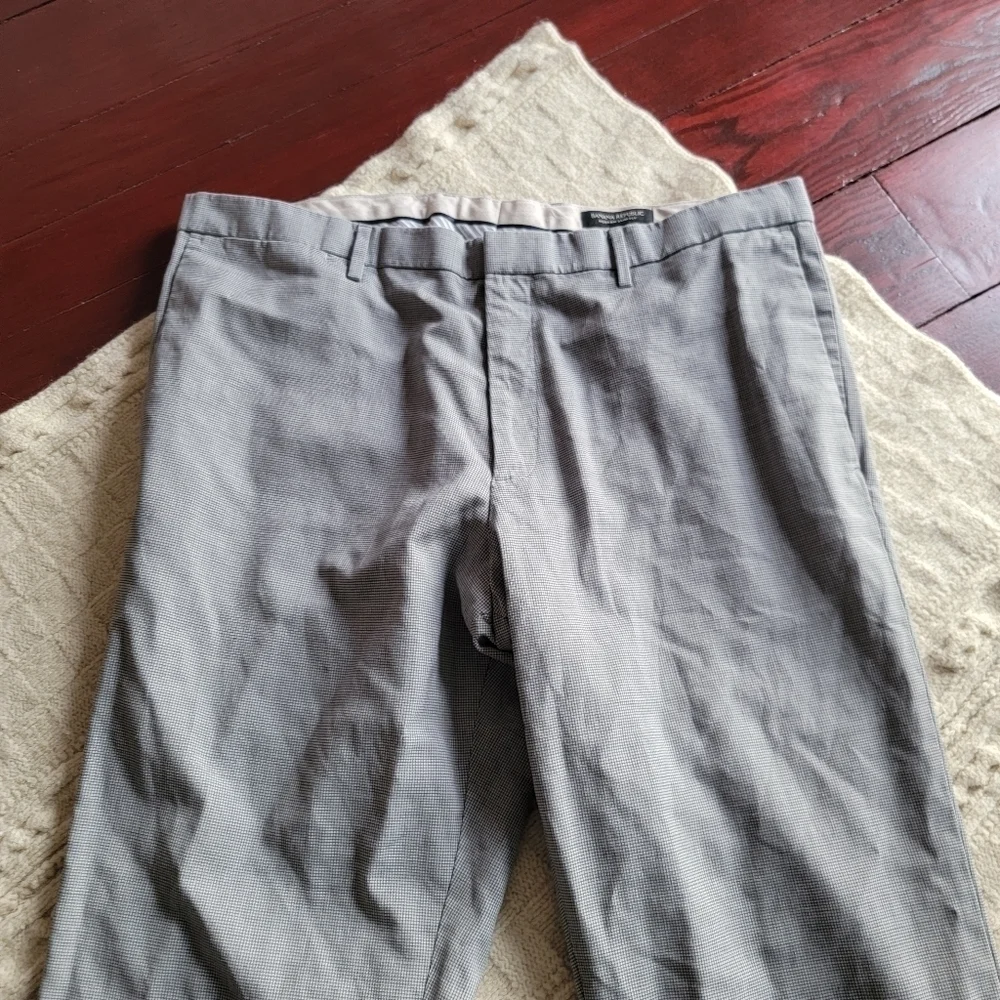 Banana Republic Modern Slim Fit 100% Wool Dress Pants size 36x30 Gray Plaid